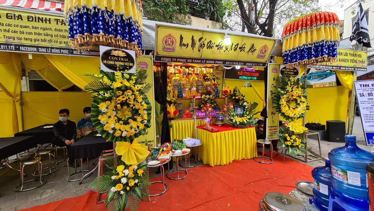 So sánh giữa tự tổ chức tang lễ và thuê dịch vụ tang lễ