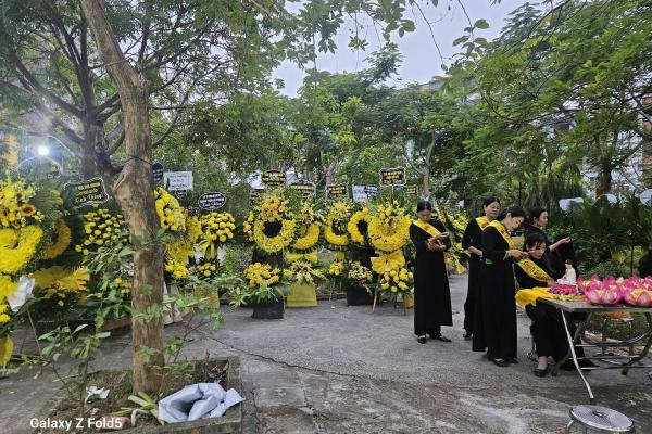 Hướng dẫn chọn trang phục viếng lễ tang phù hợp văn hóa Việt Nam Hướng dẫn chọn trang phục viếng lễ tang phù hợp văn hóa Việt Nam